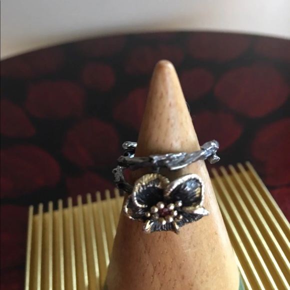 Flower ring size 7 - Picture 2 of 4